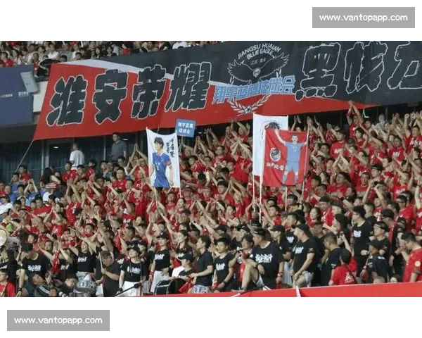 球迷狂欢！苏超金靴奖最终归属，决定了他们的骄傲