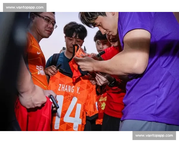 球迷互动！零距离接触偶像，签名合影机会等你来拿